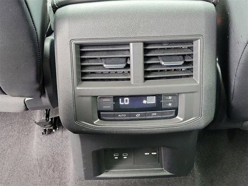 Used 2021 Volkswagen Atlas SE w/ Panoramic Sunroof Package image 12