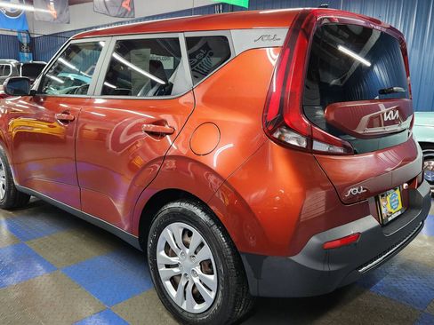 Used 2022 Kia Soul LX image 4