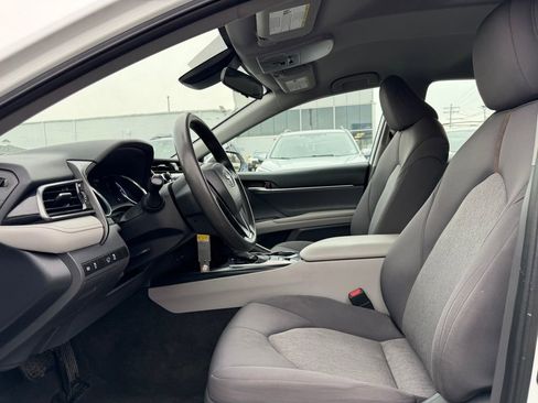 Used 2020 Toyota Camry LE image 17