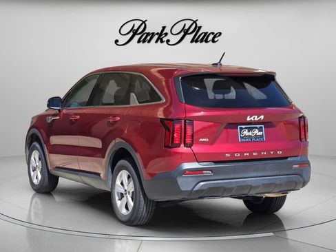 Used 2022 Kia Sorento LX AWD/4WD image 3