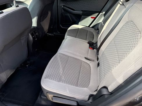 Used 2020 Ford Escape SE image 18