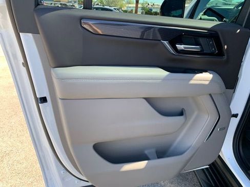 New 2026 GMC Yukon XL Elevation w/ Elevation Premium Package AWD/4WD image 21