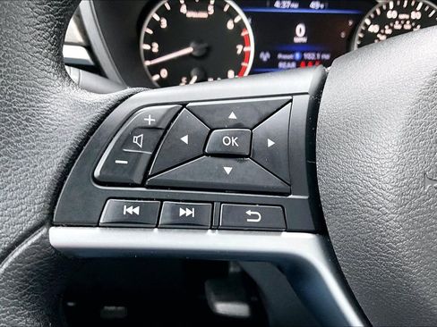 Used 2024 Nissan Altima 2.5 SV image 16