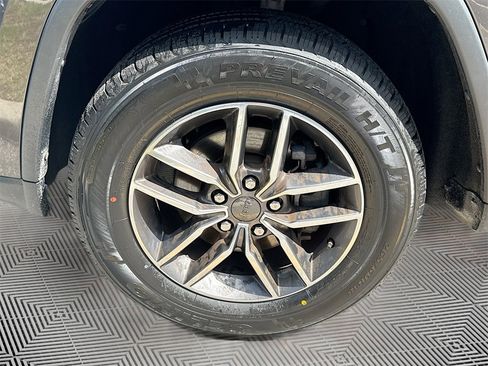 Used 2020 Jeep Grand Cherokee Limited image 32