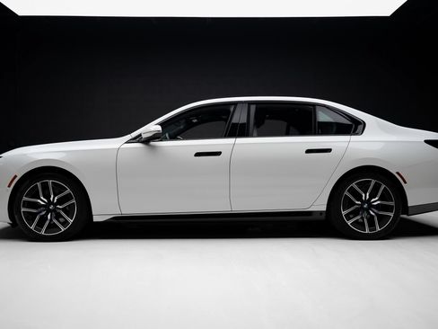 Used 2024 BMW 740i xDrive w/ Executive Package AWD/4WD image 18