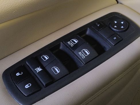 Used 2022 Jeep Grand Cherokee Laredo E w/ Security & Convenience Group image 27