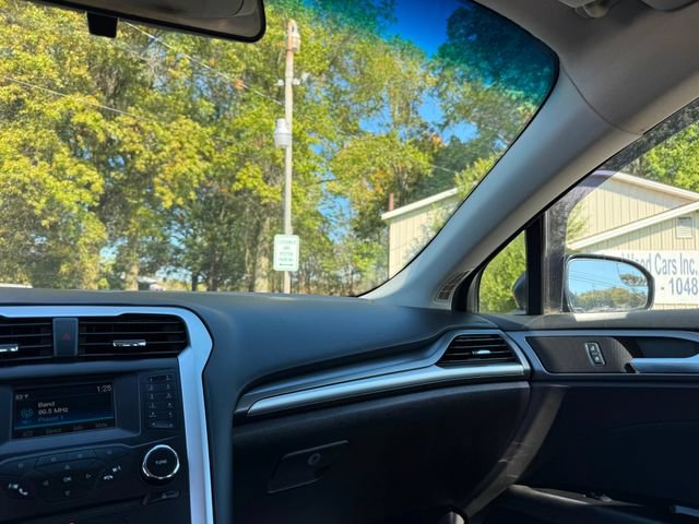 Used 2016 Ford Fusion SE FWD image 10