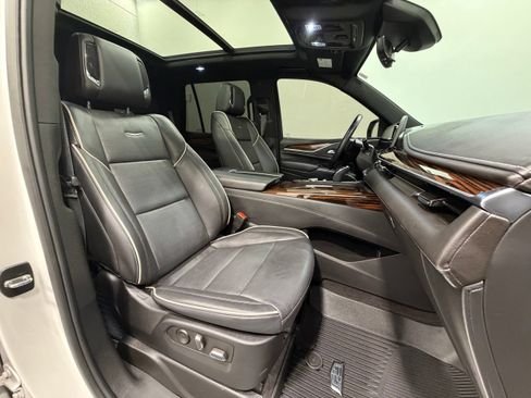 Used 2023 Cadillac Escalade Premium Luxury AWD/4WD image 37