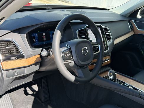 Used 2023 Volvo XC90 B6 Plus AWD/4WD image 4