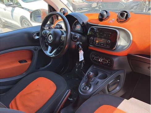 Used 2016 smart fortwo passion RWD image 5