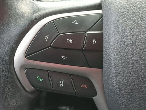 Certified 2022 Jeep Grand Cherokee Laredo X image 30