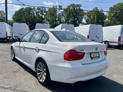 Used 2011 BMW 328i xDrive Sedan AWD/4WD image 3