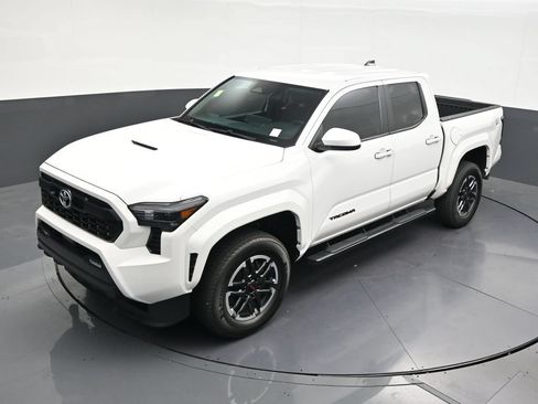 Used 2024 Toyota Tacoma TRD Sport RWD image 16