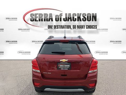 Used 2022 Chevrolet Trax LT w/ LT Convenience Package AWD/4WD image 8