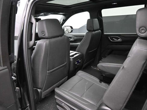 Used 2024 Chevrolet Suburban Z71 w/ Luxury Package image 3