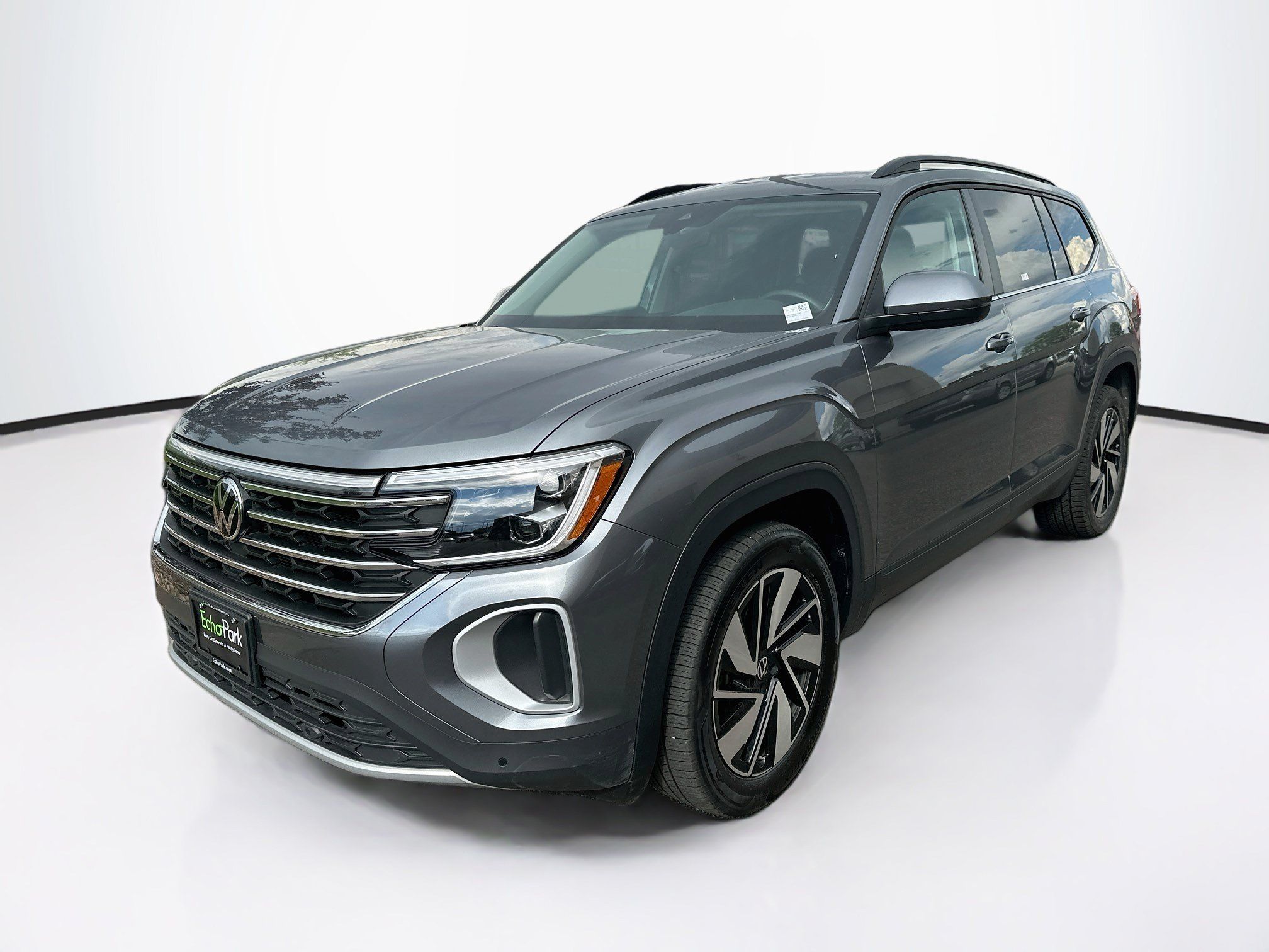 Used 2025 Volkswagen Atlas SE AWD/4WD image 3