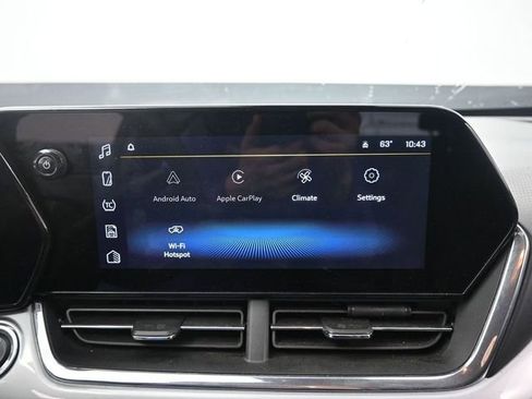 Used 2025 Chevrolet Trax LT image 18