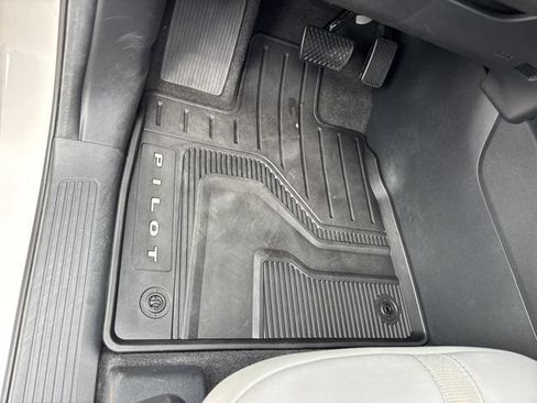 Used 2025 Honda Pilot EX-L image 23