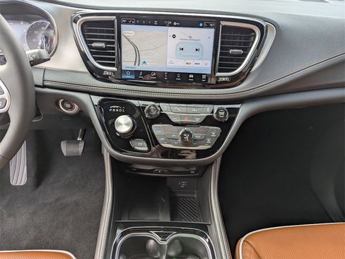 New 2026 Chrysler Pacifica Pinnacle image 25