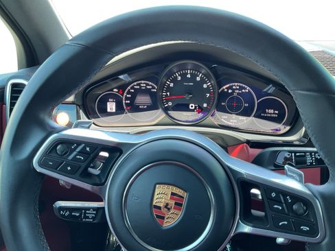 Used 2023 Porsche Cayenne Platinum Edition AWD/4WD image 12