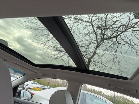 Used 2018 Kia Optima EX w/ Premium Package image 6