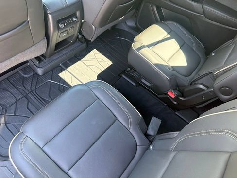Used 2023 Chevrolet Traverse Premier AWD/4WD image 14