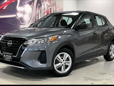 Used 2022 Nissan Kicks S image 1