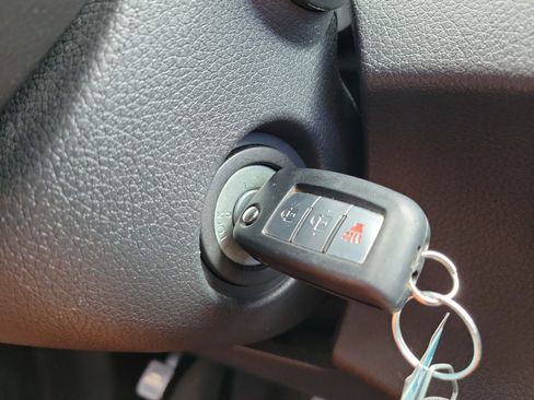 Used 2020 Nissan Rogue S FWD image 31