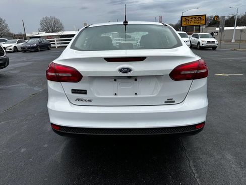 Used 2018 Ford Focus SE w/ SE Appearance Package image 6