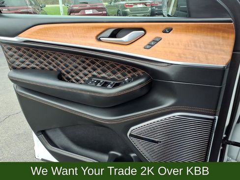 Used 2025 Jeep Grand Cherokee L Summit AWD/4WD image 12