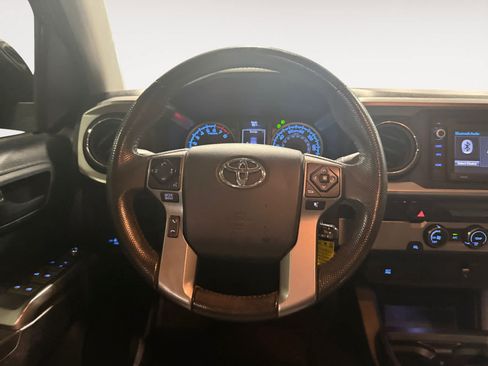 Used 2016 Toyota Tacoma SR5 w/ Exterior Package RWD image 13