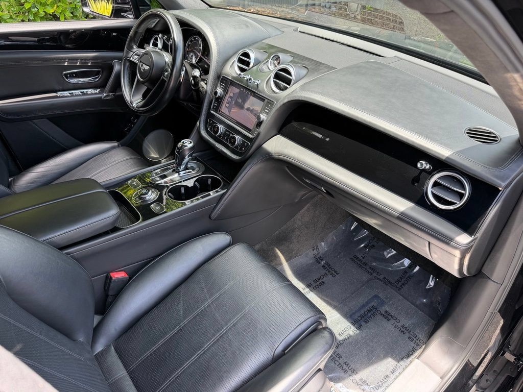 Used 2019 Bentley Bentayga AWD/4WD image 33