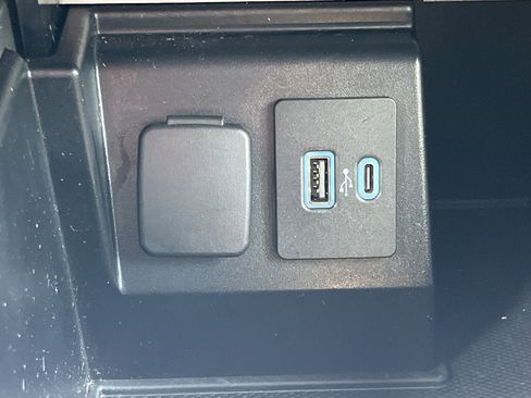 Used 2020 Ford Explorer ST w/ Premium Technology Package image 7