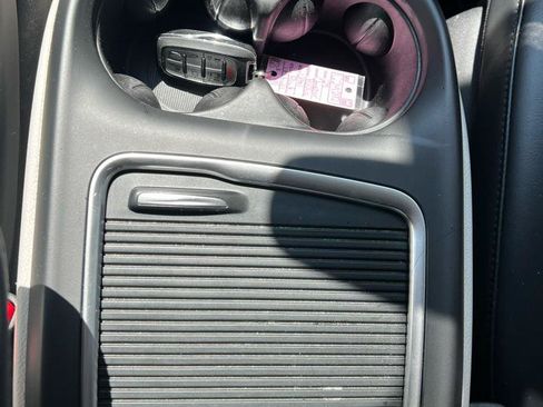 Used 2023 Chrysler Pacifica Touring-L FWD image 30