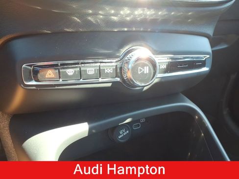 Used 2024 Volvo XC40 B5 Ultimate w/ Climate Package AWD/4WD image 28