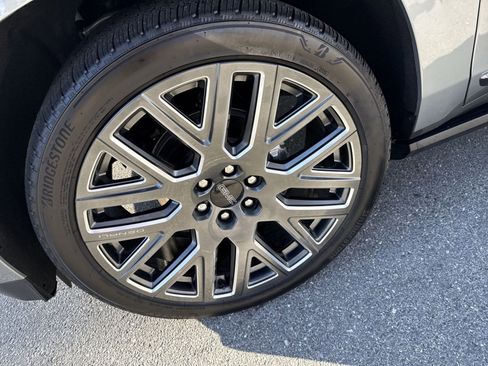 Used 2025 GMC Yukon Denali Ultimate image 11