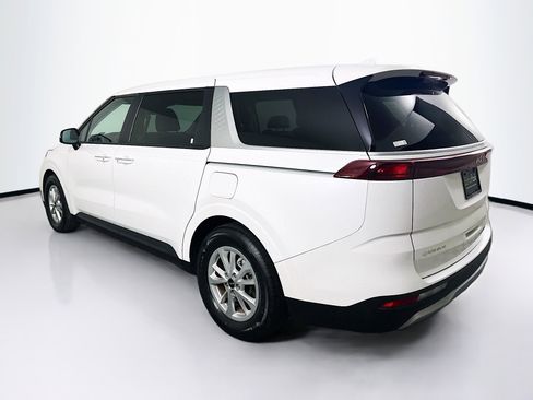 Used 2024 Kia Carnival LX image 5