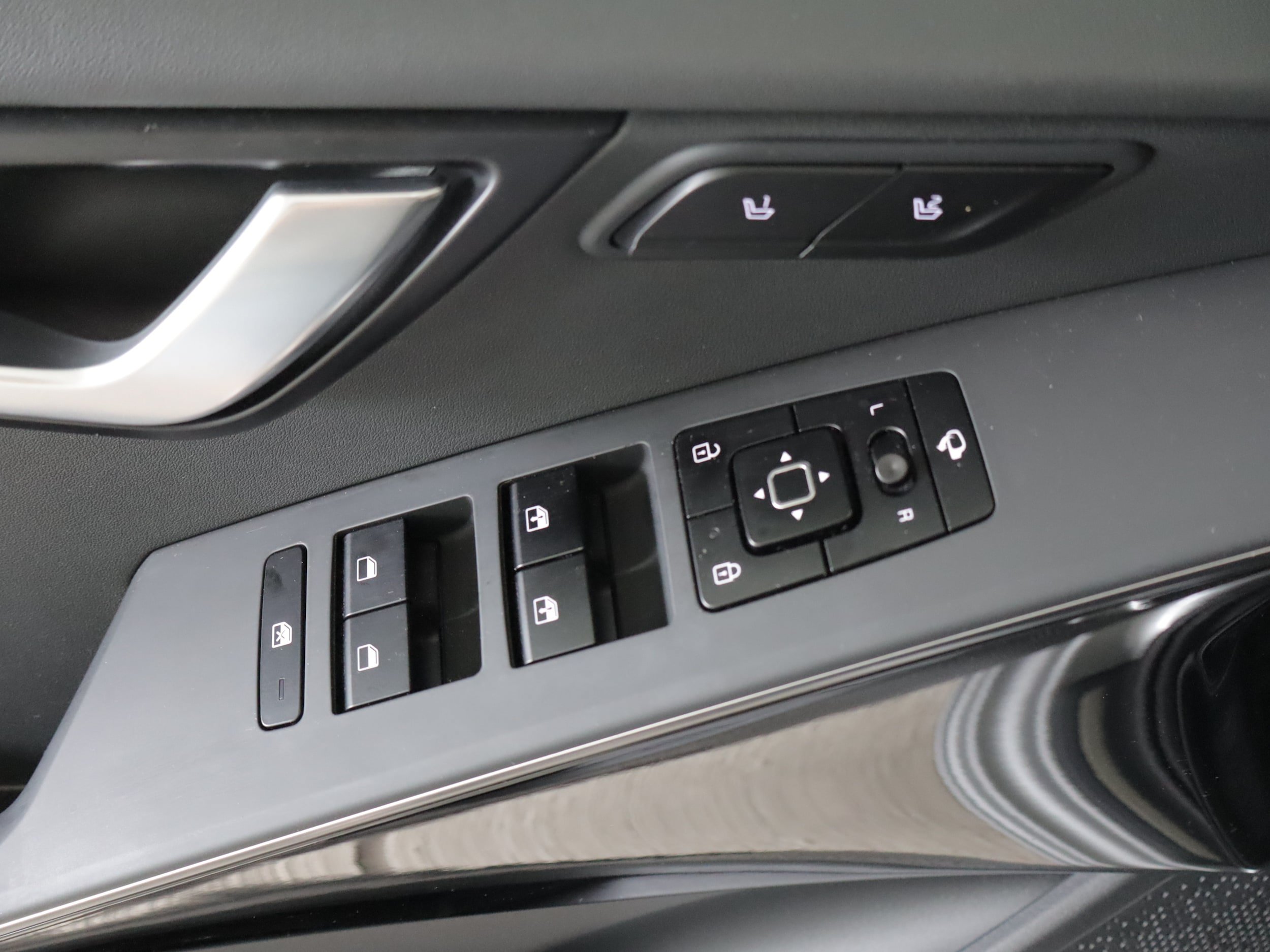 Used 2023 Kia Niro SX Touring FWD image 11