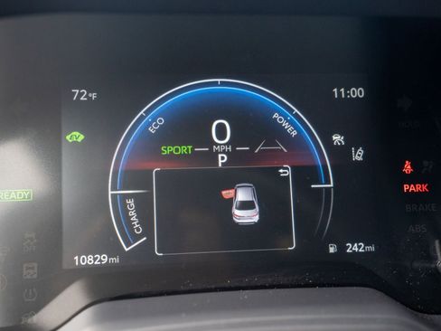 Used 2025 Toyota Corolla SE w/ SE Premium Package image 35