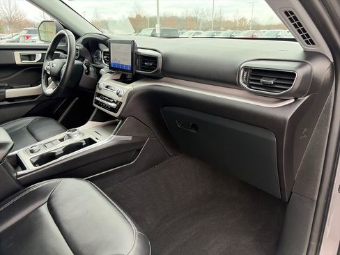 Used 2023 Ford Explorer XLT w/ Equipment Group 202A image 10