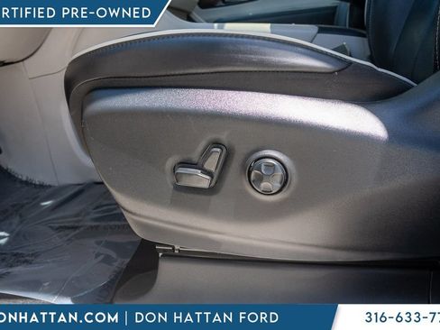 Used 2023 Chrysler Pacifica Limited FWD image 16