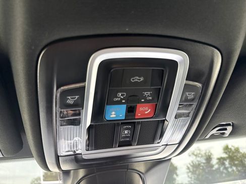 Used 2025 RAM 3500 Laramie AWD/4WD image 16