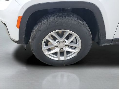 New 2025 Jeep Grand Cherokee L Laredo image 17