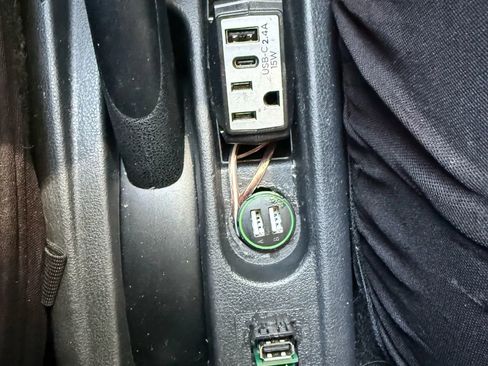 Used 2016 Nissan Versa Note SV image 19