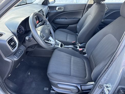 Used 2021 Hyundai Venue SE image 11