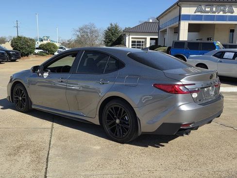 Used 2025 Toyota Camry SE w/ Convenience Package image 6