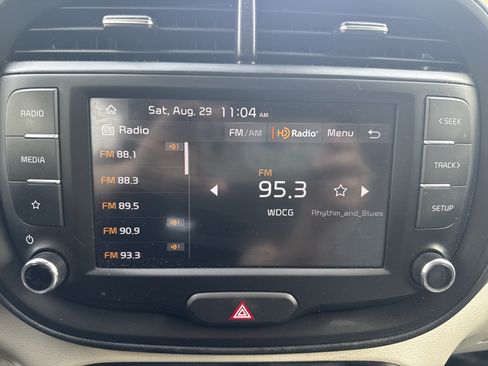 Used 2025 Kia Soul LX w/ LX Technology Package FWD image 23