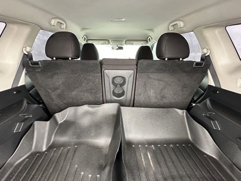 Used 2017 Nissan Rogue S image 16