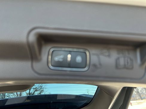 Used 2020 Ford Explorer Platinum w/ Premium Technology Package image 19