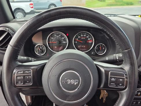 Used 2017 Jeep Wrangler Unlimited Rubicon AWD/4WD image 23